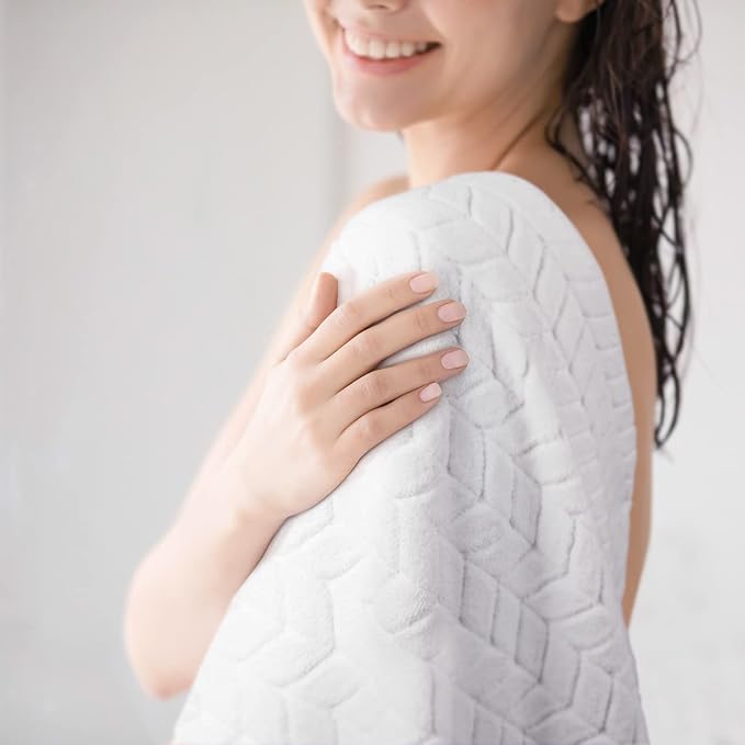 Ultra Soft & Stylish 700 GSM Luxury Hand Towel Set by AlusaHome