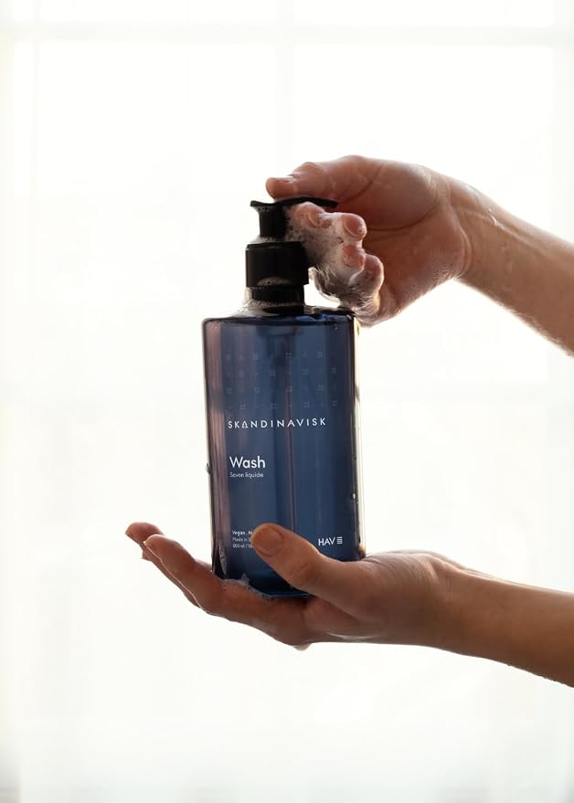 Skandinavisk Wash HAV ‘Sea’ Scent notes: Salt spray and sea kelp, hawthorn and - Image 2