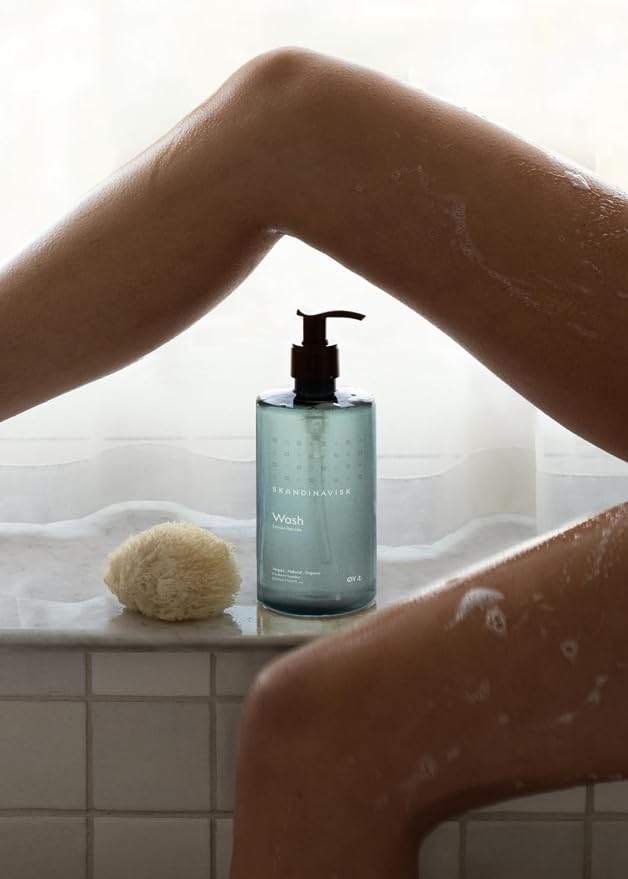 Skandinavisk ØY ‘Island' Hand & Body Wash, Scent notes: Crabapple and dog rose - Image 4