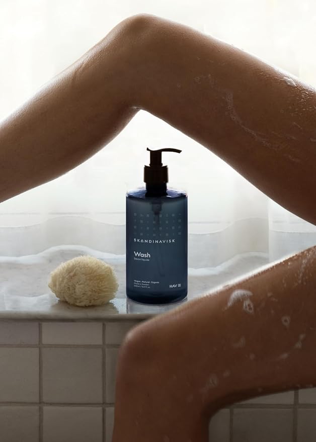 Skandinavisk Wash HAV ‘Sea’ Scent notes: Salt spray and sea kelp, hawthorn and - Image 3