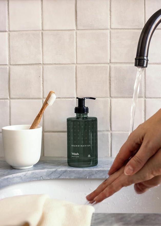Skandinavisk SKOG ‘Forest’ Hand & Body Wash, Scent Notes: Pine Needles and Fir - Image 4