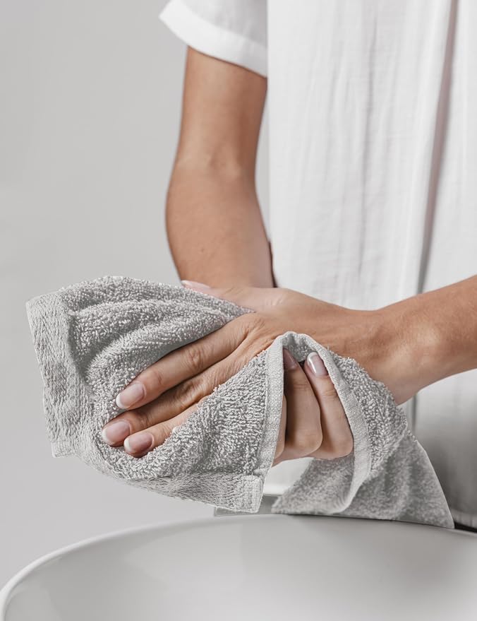 Delara 100% Organic Cotton Towels 650 GSM Plush Feather Touch Quick Dry Wash - Image 4