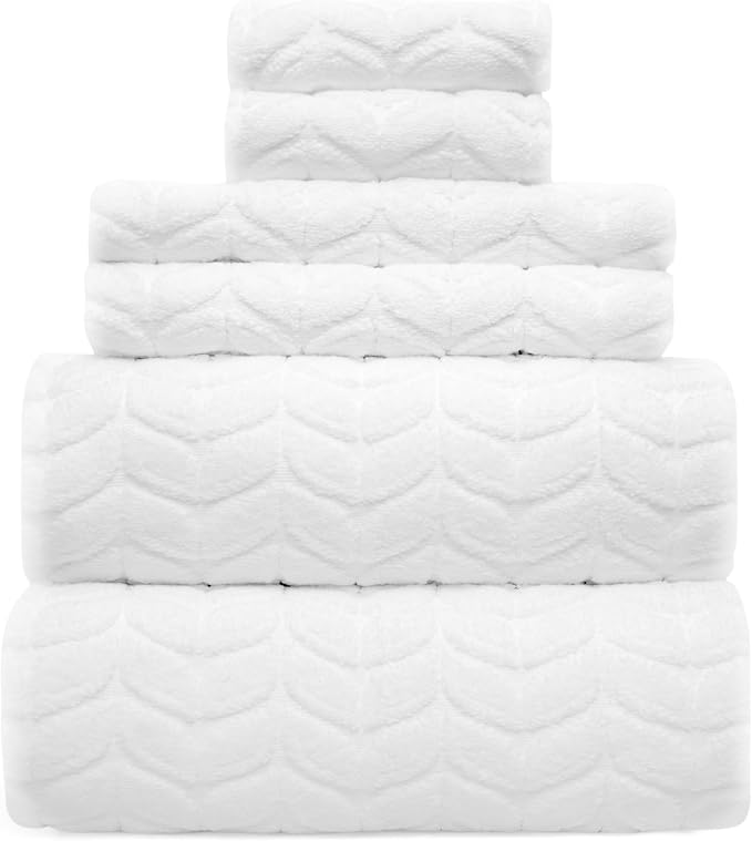 Ultra Soft & Stylish 700 GSM Luxury Bath Towels by AlusaHome