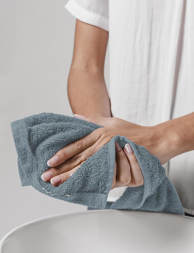 Delara Organic Cotton Towels, 650 GSM Plush Feather Touch Quick Dry Wash Cloths - Image 4