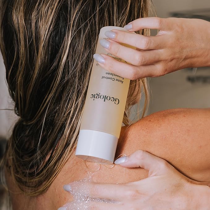 Geologie Acne Control Body Wash | Exfoliating AHA + BHA Cleanser - Image 4