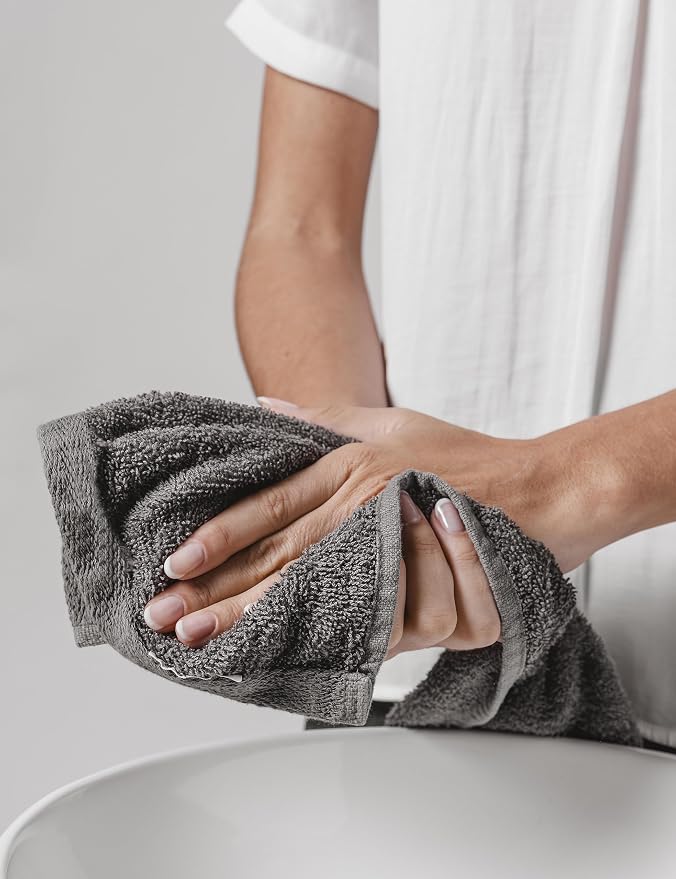 Delara 100% Organic Cotton Towels 650 GSM Plush Feather Touch Quick Dry Wash - Image 4