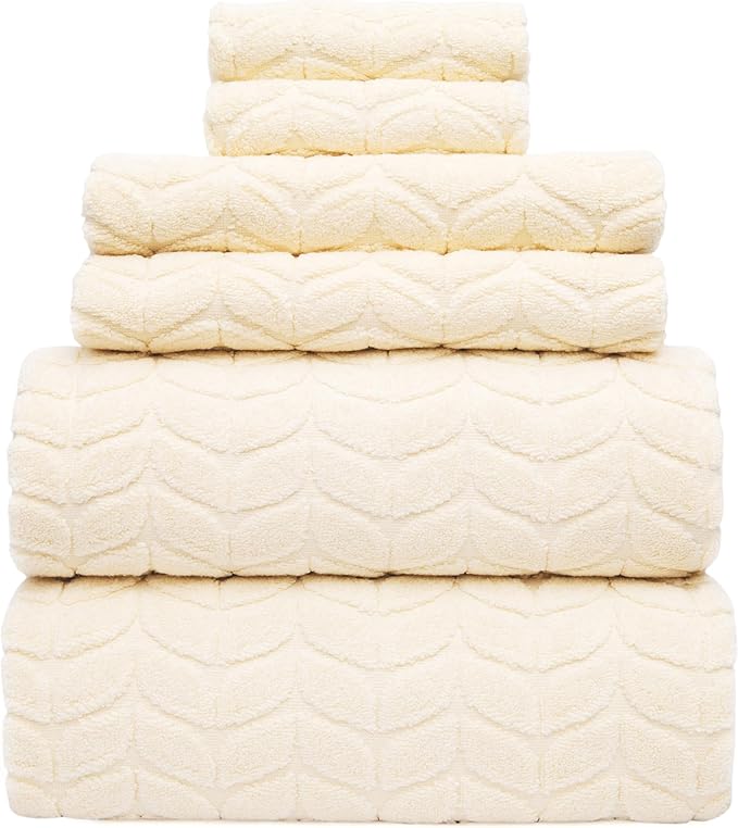 Ultra Soft & Stylish 700 GSM Luxury Bath Towels by AlusaHome