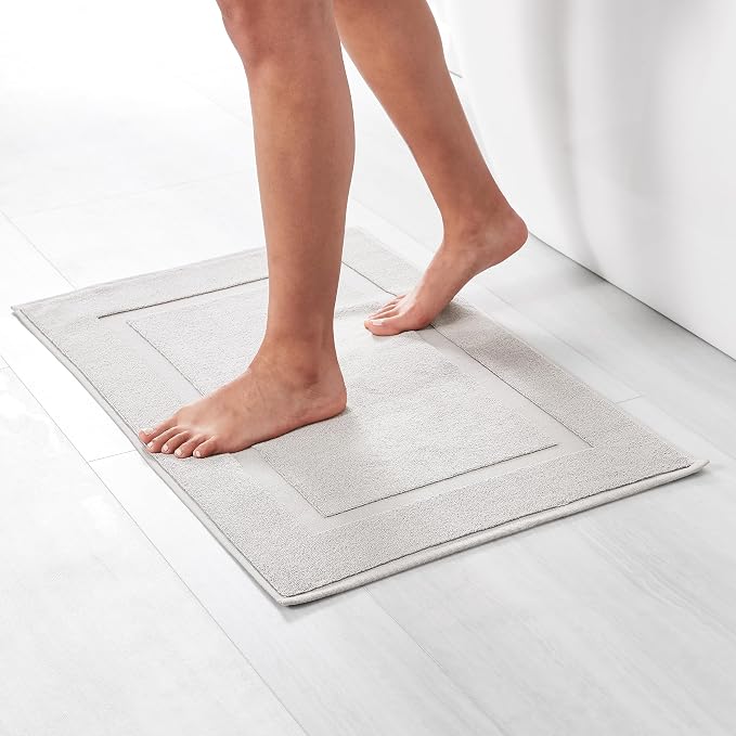 Amazon Basics Banded Bathroom Bath Rug Mat, Soft Silver, 31 inches L x 20 - Image 2