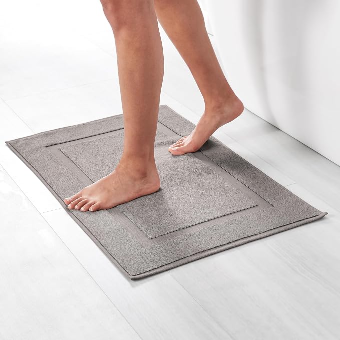 Amazon Basics Banded Bathroom Bath Rug Mat, Powder Gray, 31 inches L x 20 - Image 2